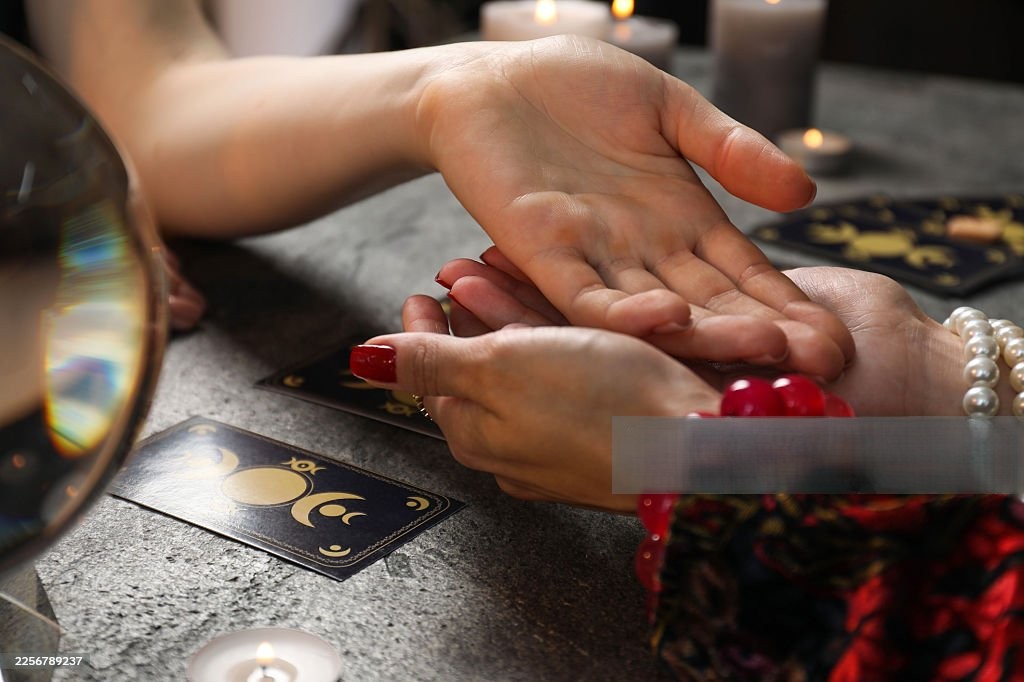 palm reading astrologer near me